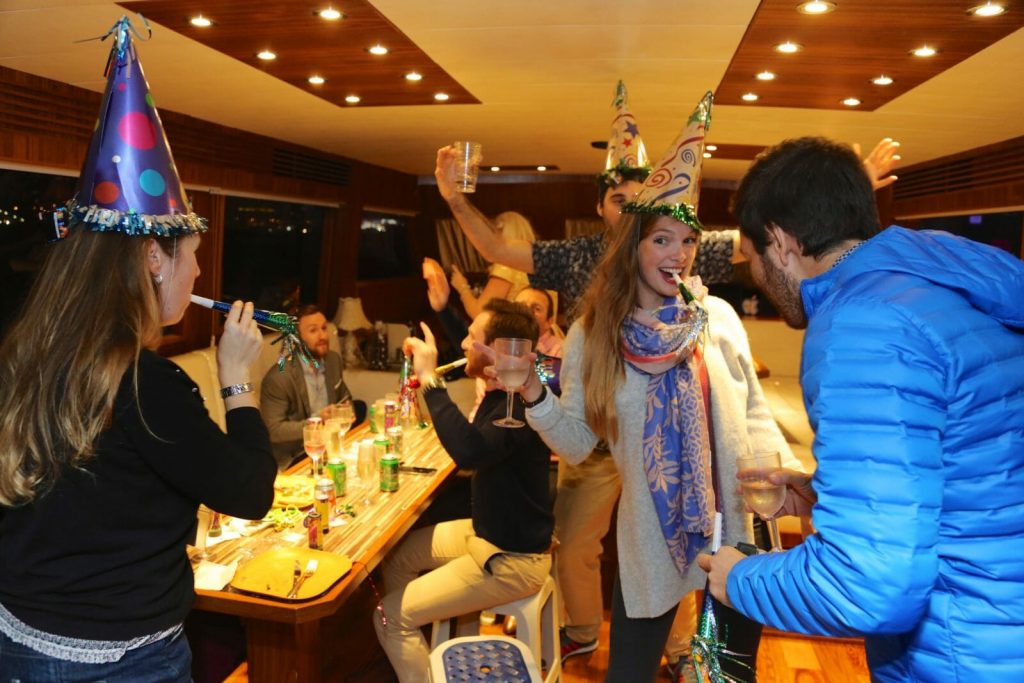 Fireworks Cruises Tours & New Years Parties