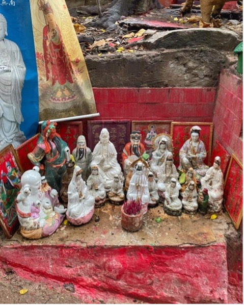 Aberdeen group tour Roadside temple